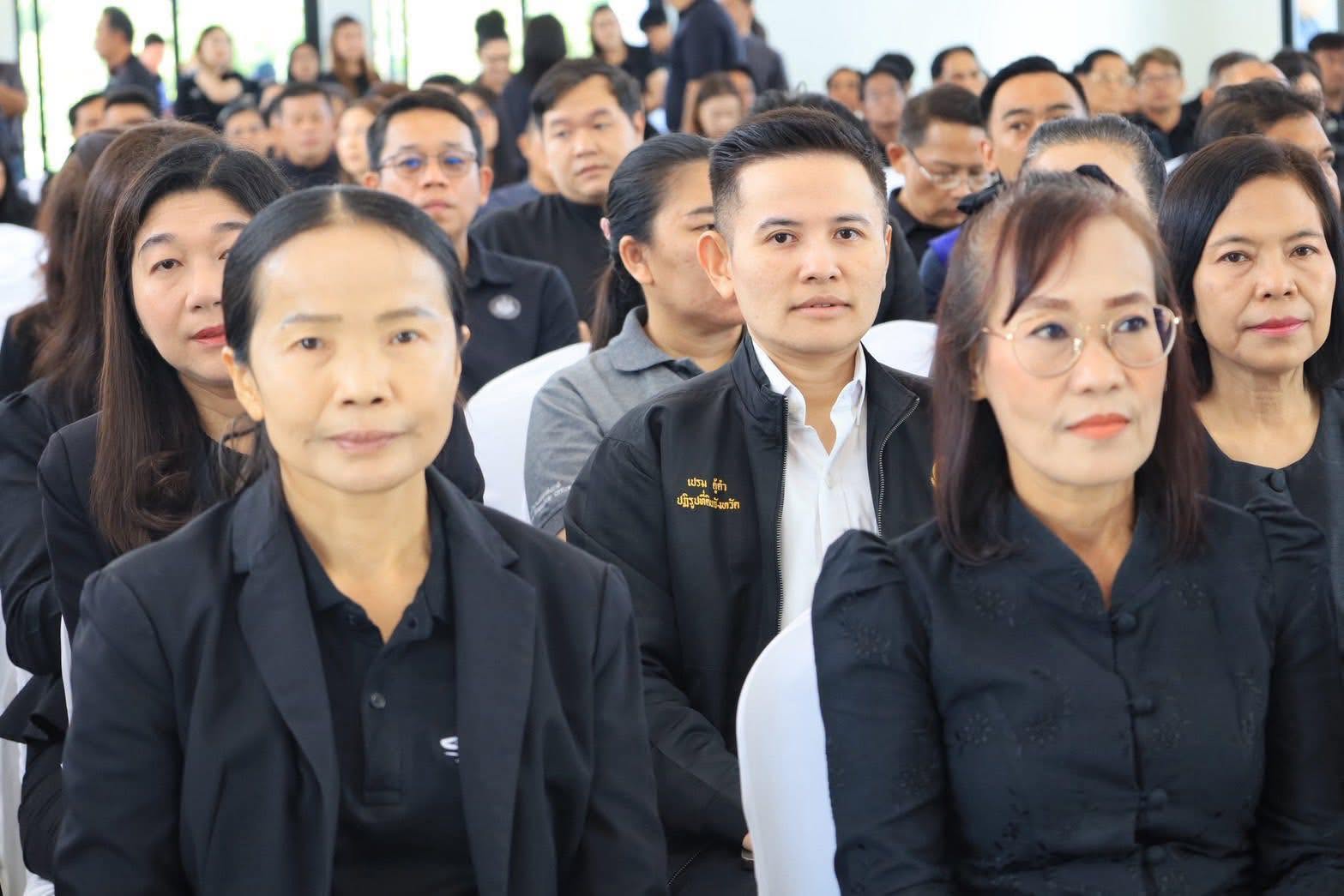 title - ส.ป.ก.อ่างทอง ร่วมเป็นเกียรติในพิธีมอบโล่รางวัลและเกียรติบัตรโครงการอ่างทองน้ำใส คลองสวย ด้วยมือเราชาวอ่างทอง สนองพระบรมราโชบาย 